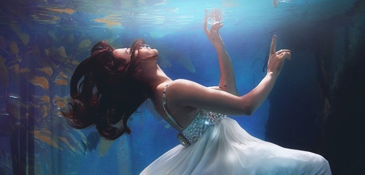 Wie Narzissten dich in ihre Fantasiewelt locken