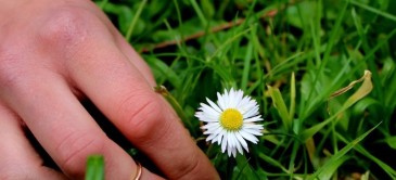 Why Narcissists Flip-Flop Between Wanting And Not Wanting You