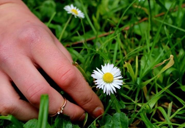 Why Narcissists Flip-Flop Between Wanting And Not Wanting You