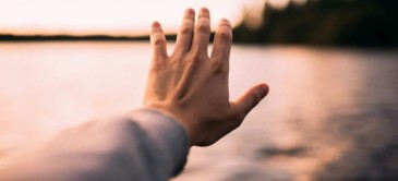 Wie du aufhörst, in Beziehungen anhänglich zu sein